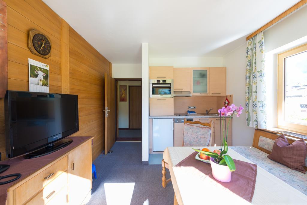 Haus Enzian Apartment Lermoos Bilik gambar
